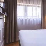 Moxy La