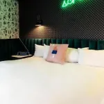 Moxy La