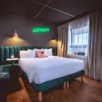 Moxy La 4* Paryż