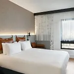Moxy La Hotel Paris