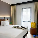 Moxy La Paris