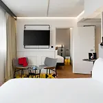Hotel Moxy La 4*