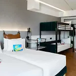 Moxy La 4*