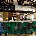 Hotel Moxy La