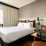 Moxy La Hotel 4*
