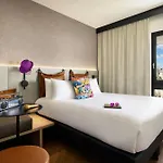 Moxy La