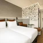 Moxy La Hotel 4*