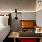 Moxy La Paris