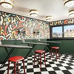 Moxy La