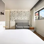 Moxy La Hotel