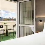 Hotel Moxy La 4*