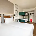 Moxy La 4*
