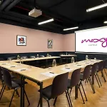 Moxy La