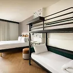 Moxy La Paryż