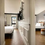 Moxy La Hotel Paris