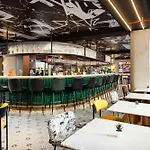 Moxy La