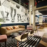 Hotel Moxy La 4*