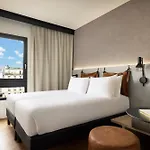 Otel Moxy La