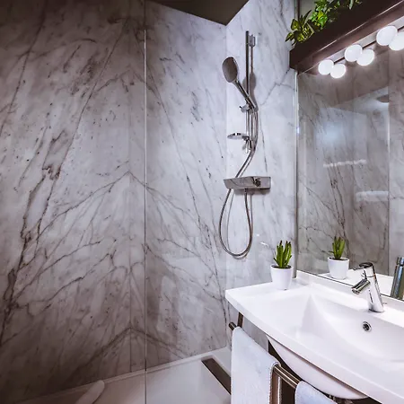 Moxy La Paris