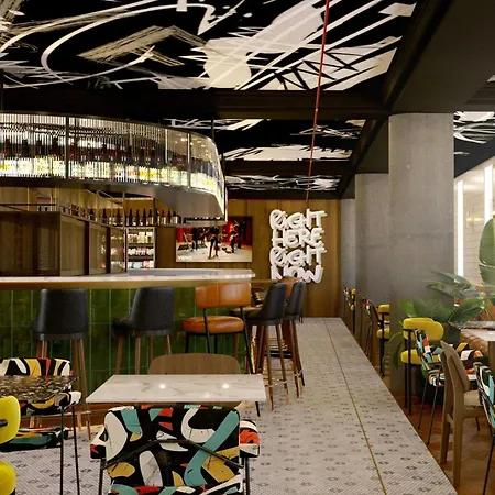 Отель Moxy La Париж