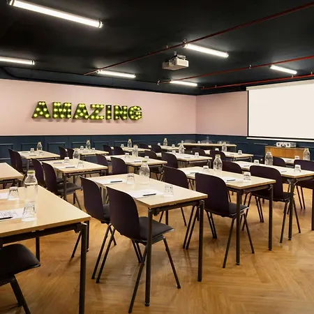 Moxy La Hotel 4*