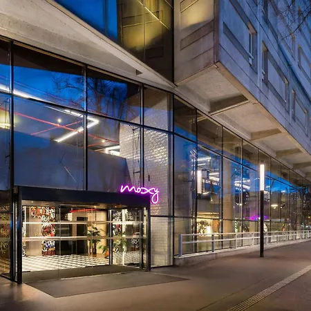 Moxy La 4*
