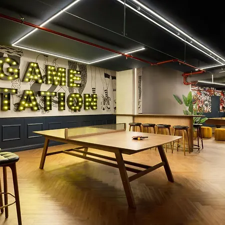 Hotel Moxy La 4*