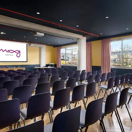 Moxy La Hotel Parigi