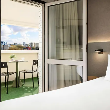 Hotel Moxy La 4*