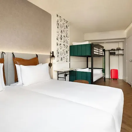 Moxy La 4*