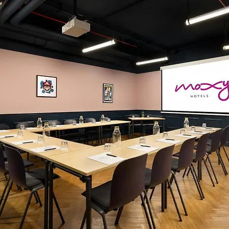 Moxy La