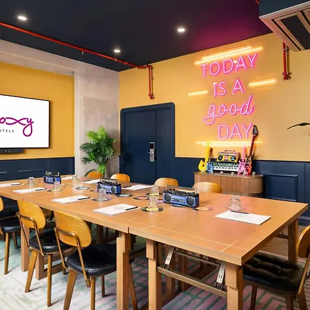 Moxy La Hotel