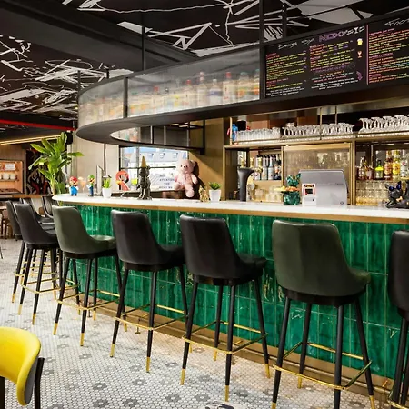 Moxy La Hotel Parigi