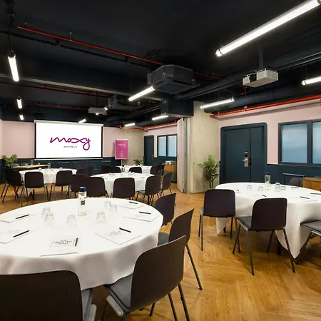 Moxy La