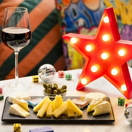 Moxy La Hotel