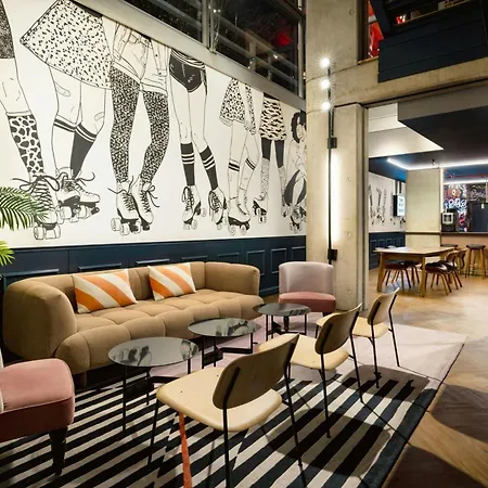 Hotel Moxy La 4*