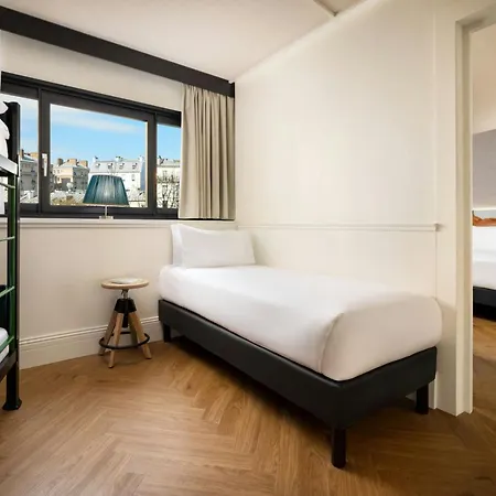 Moxy La 4*