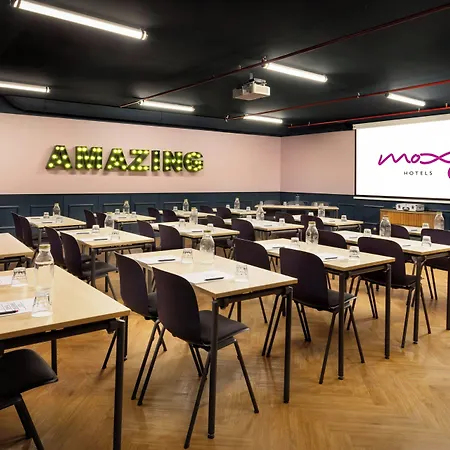 Hotel Moxy La Paris