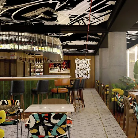Moxy La Hotel 4*