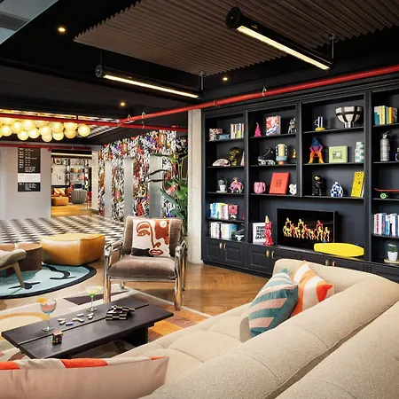 Hotel Moxy La