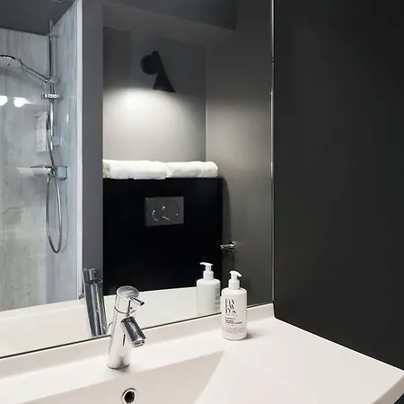 Moxy La