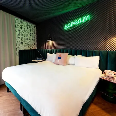 Moxy La Hotel Paris