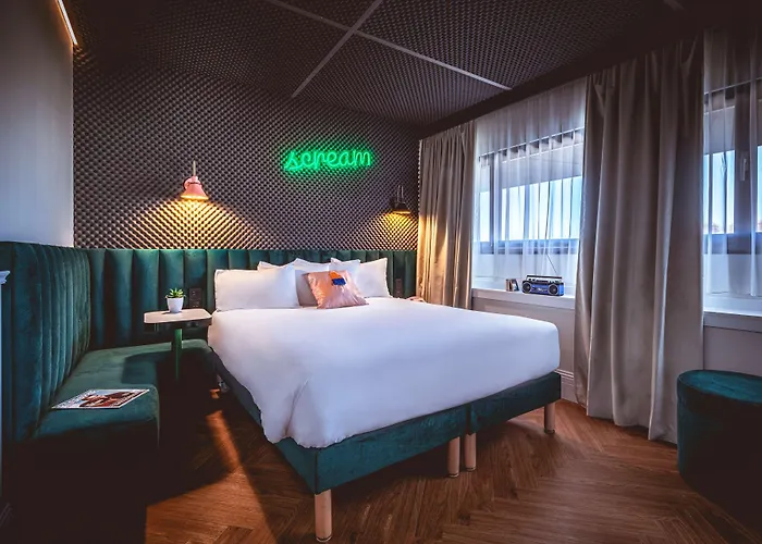 Moxy La 4* Paříž