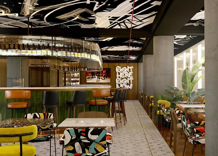 Отель Moxy La Париж