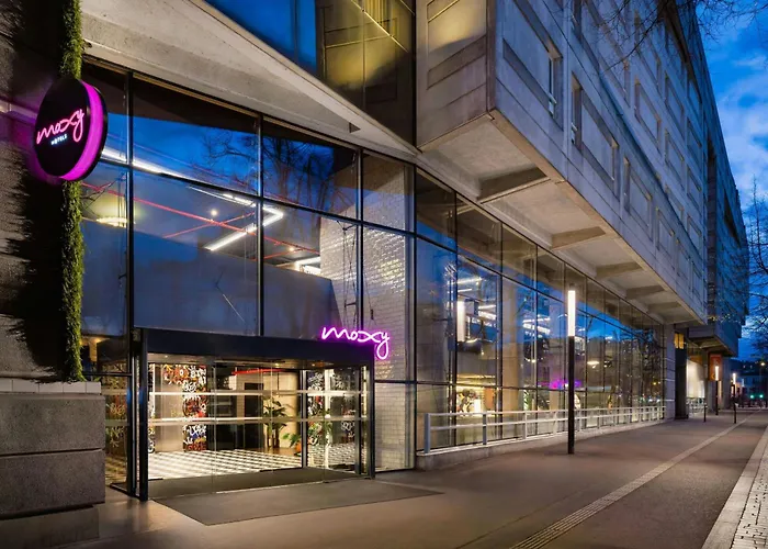 Moxy La 4*