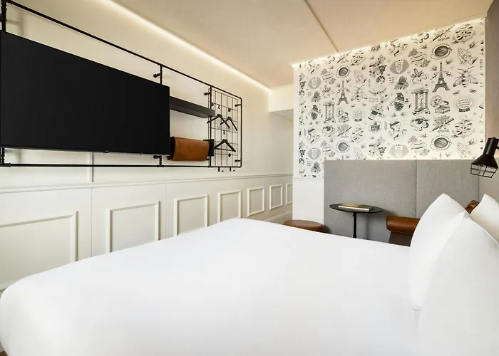 Moxy La Paris