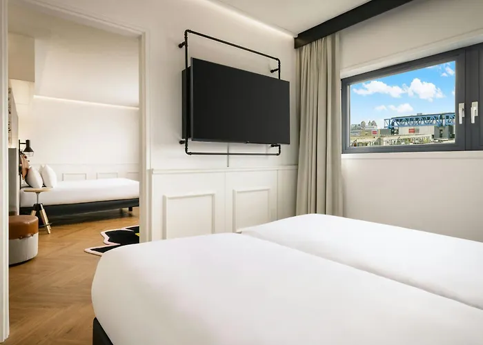 Moxy La Hotel 4*