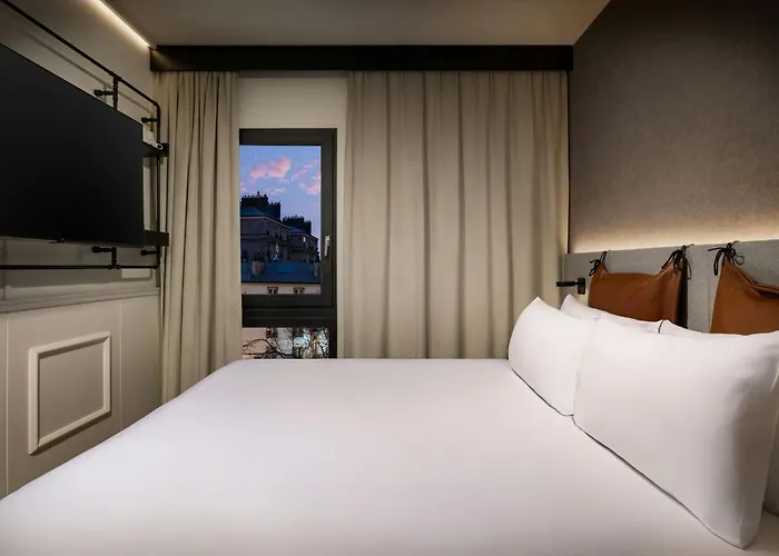 Moxy La 4*