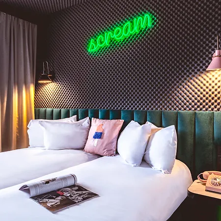 Hotel The Remix