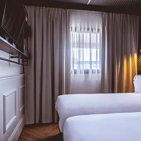 Moxy La ホテル 4*